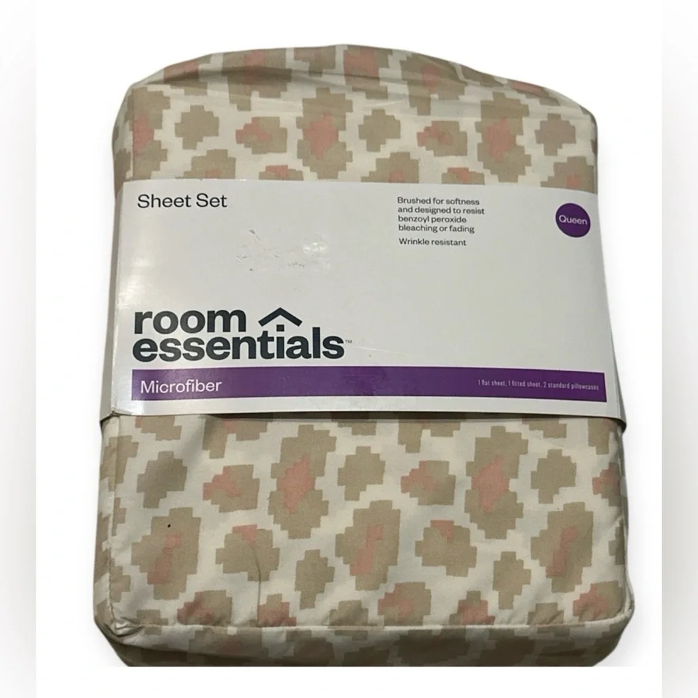 4-Piece Queen Sheet Set Room Essentials NWT - Picture 4 of 6